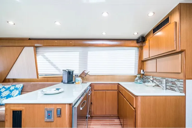 Kelly Lynn Yacht Photos Pics Interior of Henriques 50 Sportfisherman yacht, modern kitchen, 2020 model.