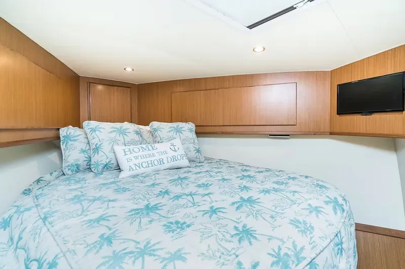 Kelly Lynn Yacht Photos Pics Interior of 2020 Henriques 50 Sportfisherman with cozy bed.