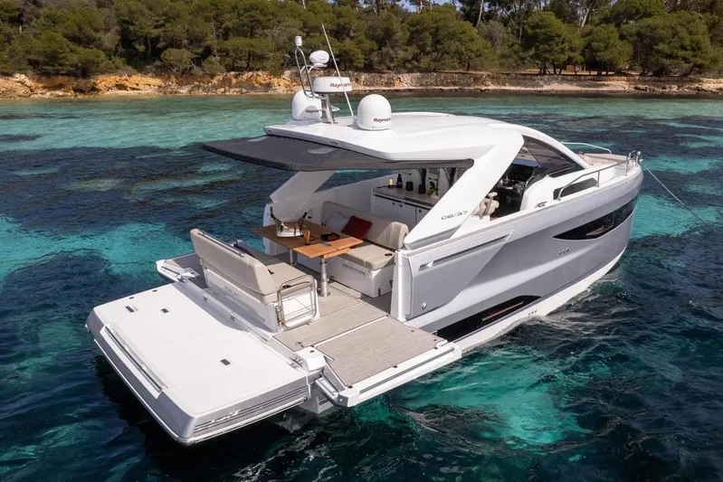  Yacht Photos Pics Manufacturer Provided Image