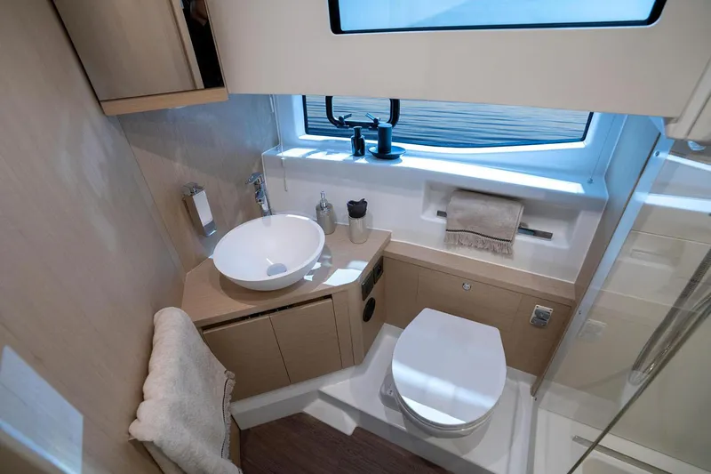  Yacht Photos Pics Manufacturer Provided Image