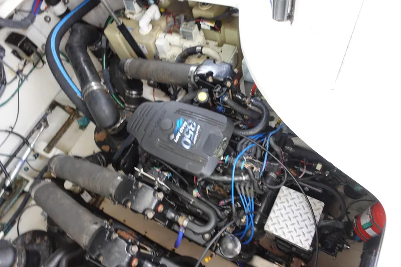  Yacht Photos Pics Engine compartment of a 2007 Sea Ray 320 Sundancer boat, featuring a Mercury 350 engine.