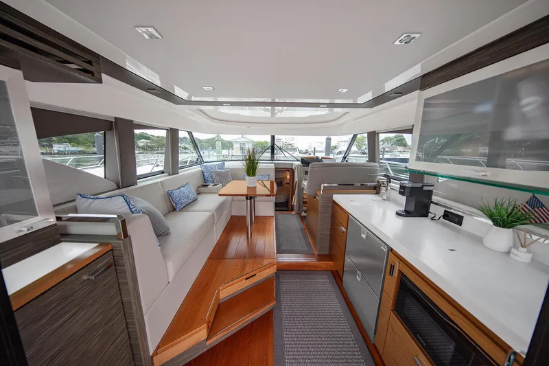 Second Half Yacht Photos Pics Tiara 44 SECOND HALF - Salon