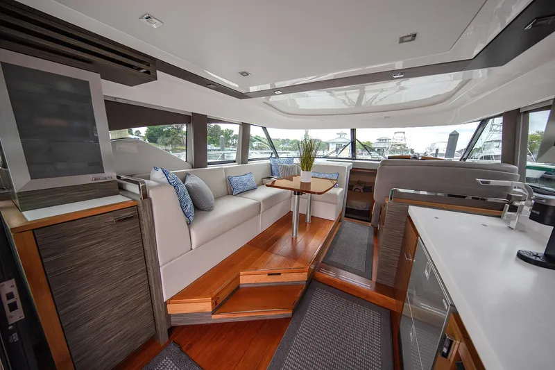 Second Half Yacht Photos Pics Tiara 44 SECOND HALF - Salon