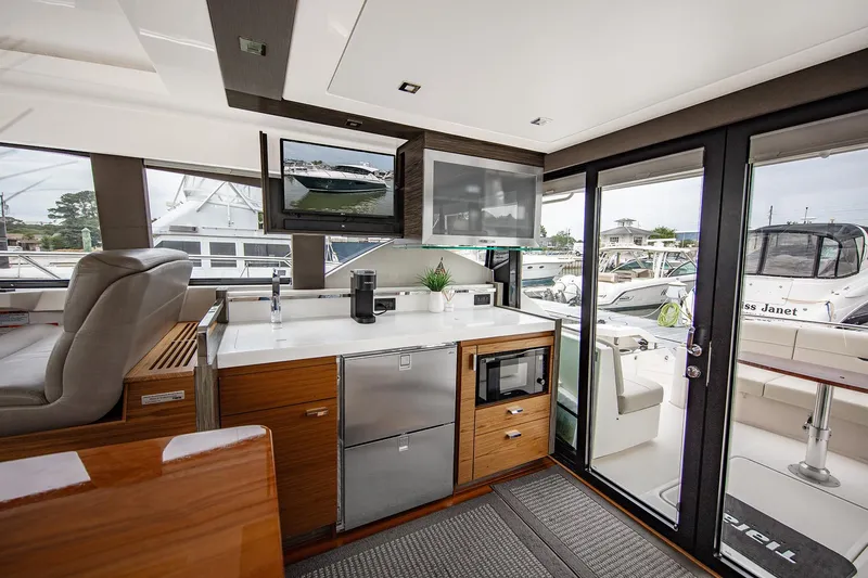 Second Half Yacht Photos Pics Tiara 44 SECOND HALF - Salon