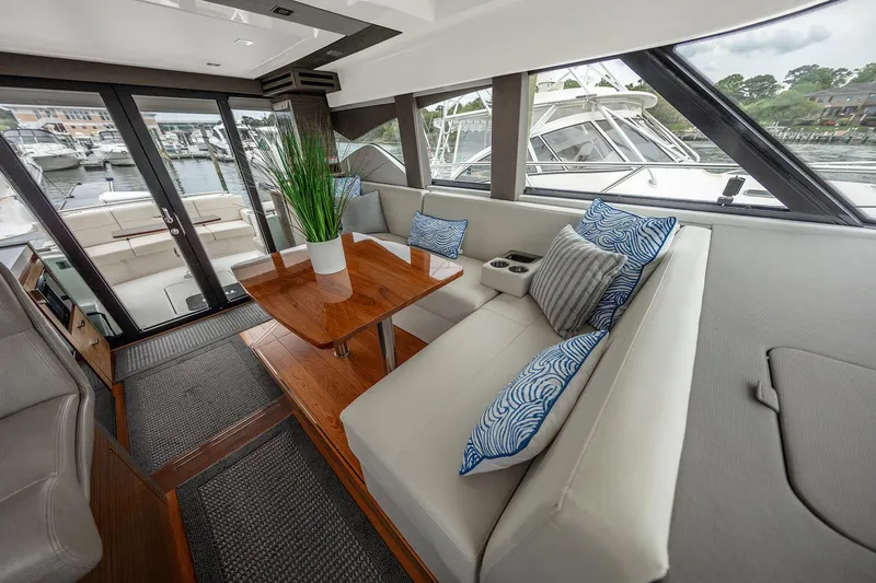 Second Half Yacht Photos Pics Tiara 44 SECOND HALF - Salon