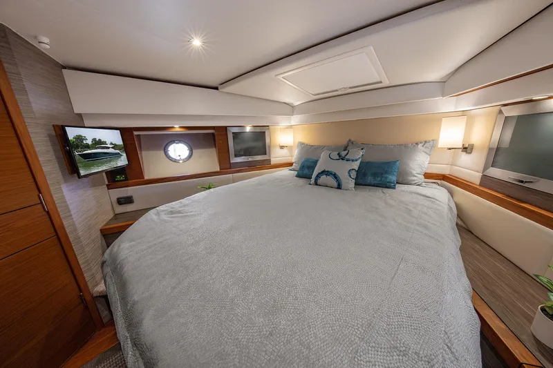 Second Half Yacht Photos Pics Tiara 44 SECOND HALF - Master Stateroom