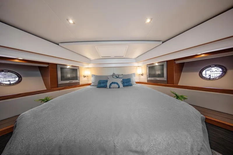 Second Half Yacht Photos Pics Tiara 44 SECOND HALF - Master Stateroom