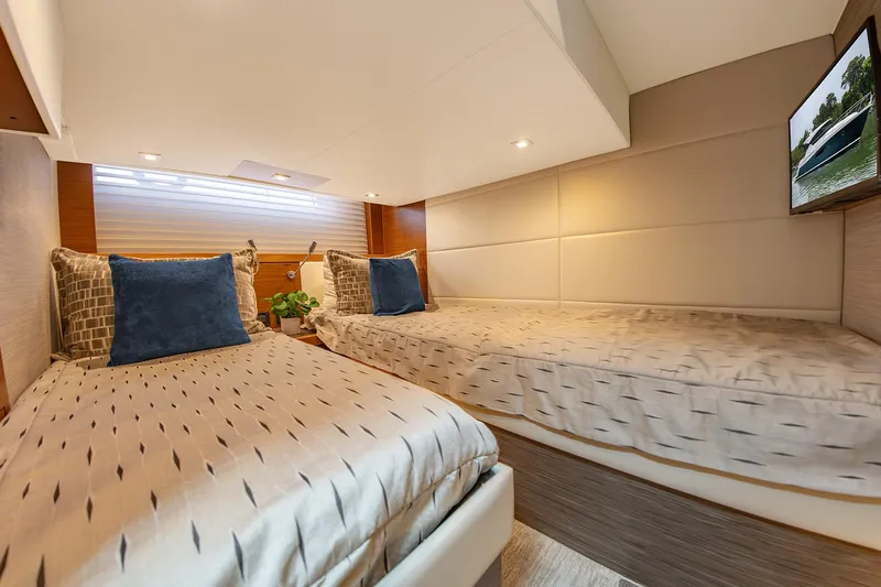 Second Half Yacht Photos Pics Tiara 44 SECOND HALF - Guest Stateroom