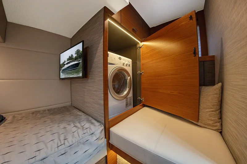 Second Half Yacht Photos Pics Tiara 44 SECOND HALF - Guest Stateroom