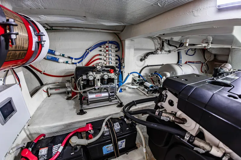 Second Half Yacht Photos Pics Tiara 44 SECOND HALF - Engine Room