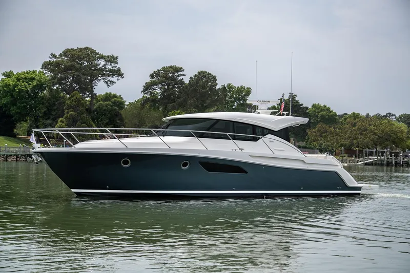 Second Half Yacht Photos Pics Tiara 44 SECOND HALF - Port Profile