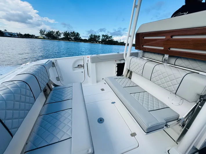  Yacht Photos Pics 2025 Pursuit 288 S - Image 22