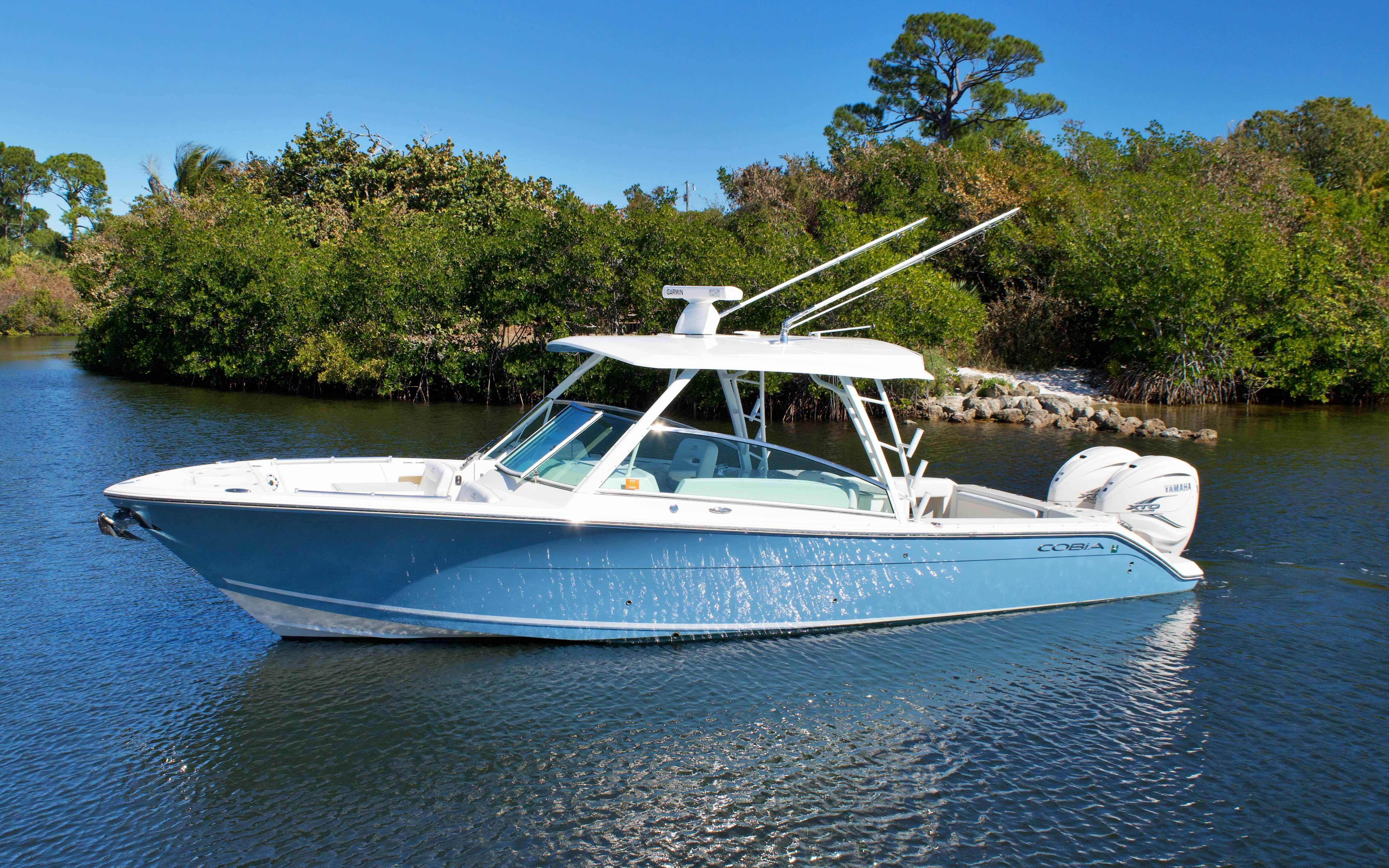 Cobia 330 Dual Console