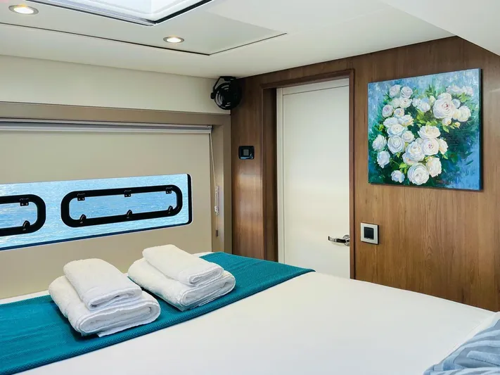 Signature Bali 5.4. (6+ 2 Cabins) Yacht Photos Pics 