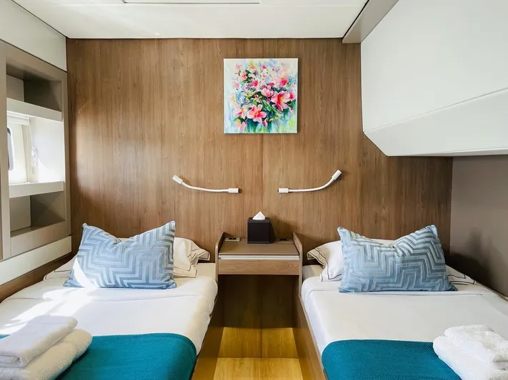 Signature Bali 5.4. (6+ 2 Cabins) Yacht Photos Pics 