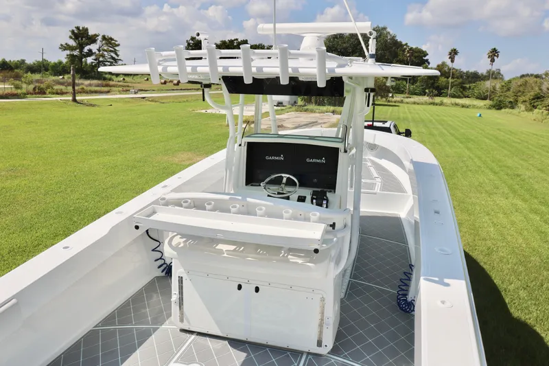  Yacht Photos Pics 2005 Venture 39 Open boat with Garmin electronics, set on a grassy field.