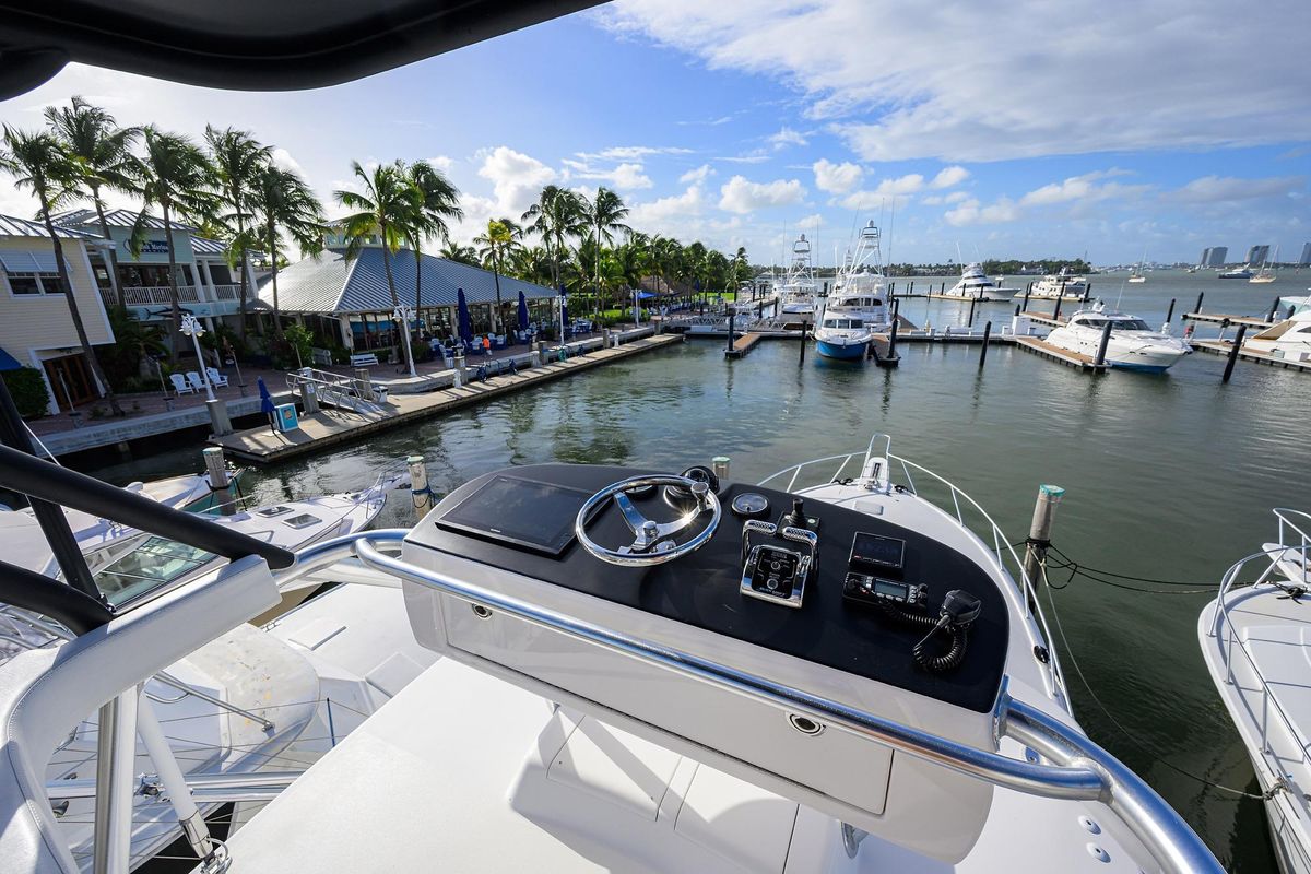 2015 Viking 52 