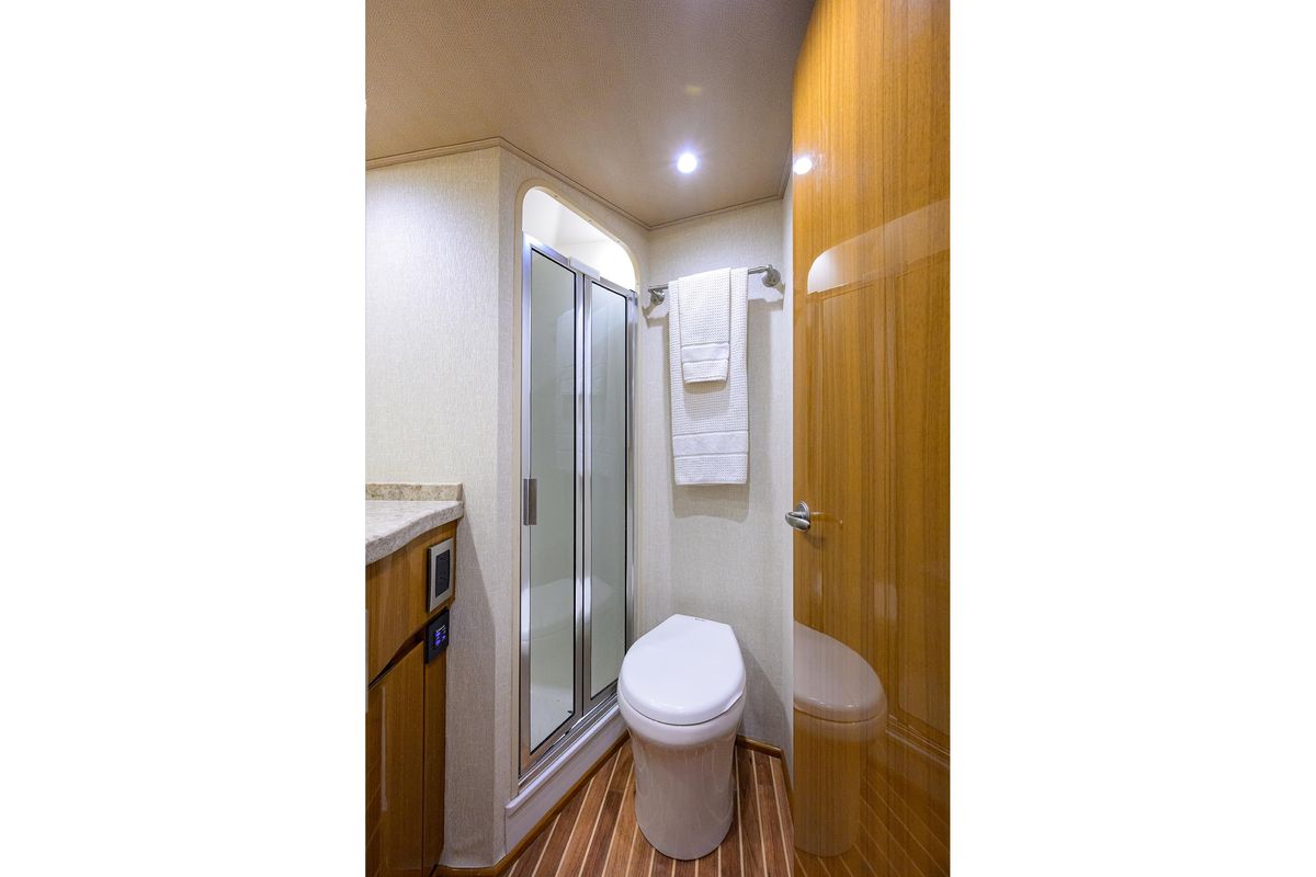 2015 Viking 52 