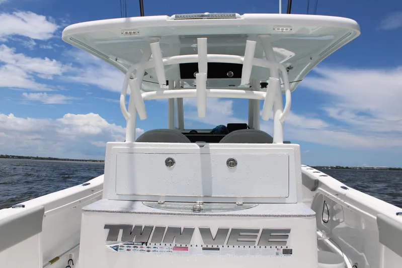  Yacht Photos Pics 2023 Twin Vee - Tackle station