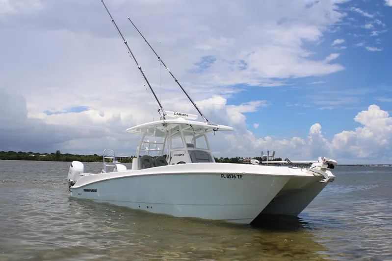  Yacht Photos Pics 2023 Twin Vee - Exterior profile on the water