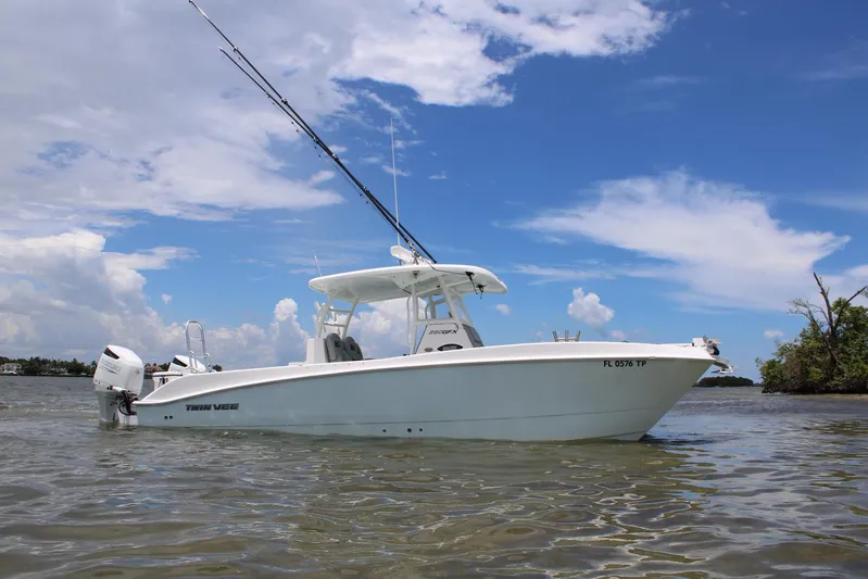  Yacht Photos Pics 2023 Twin Vee - Exterior profile on the water