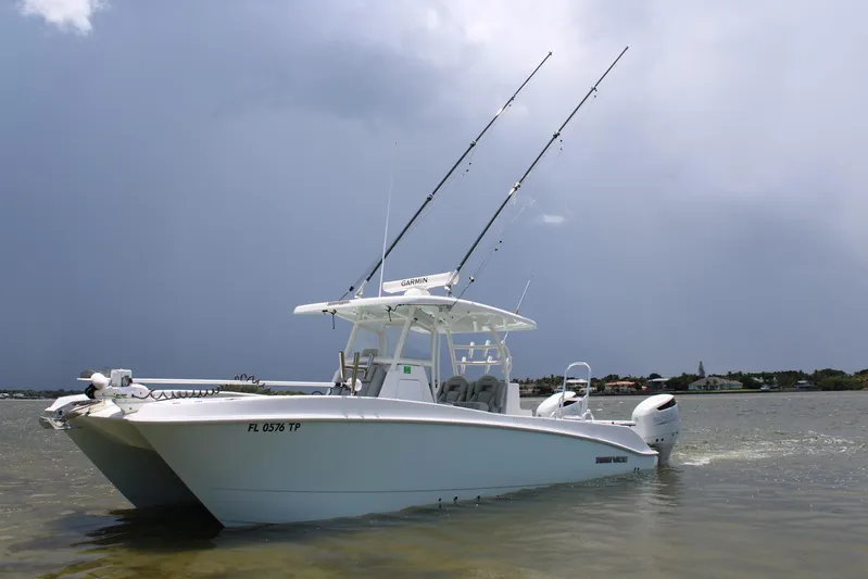  Yacht Photos Pics 2023 Twin Vee - Exterior profile on the water