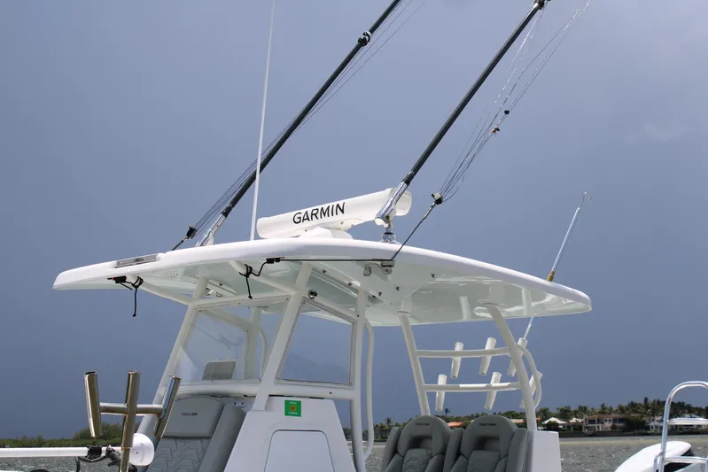  Yacht Photos Pics 2023 Twin Vee - Hard top/Garmin/Outriggers