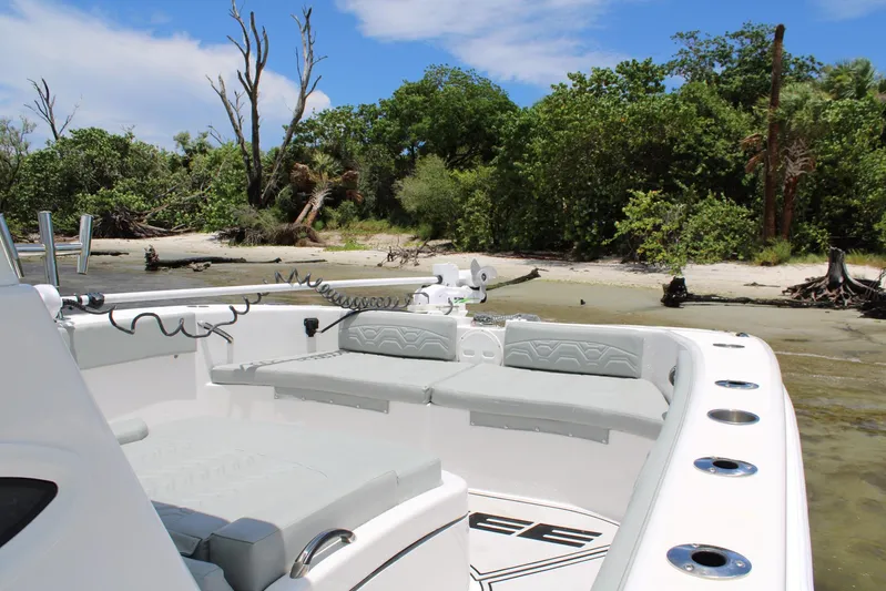  Yacht Photos Pics 2023 Twin Vee - Bow