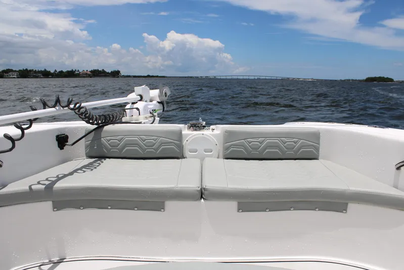  Yacht Photos Pics 2023 Twin Vee - Bow