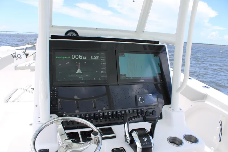  Yacht Photos Pics 2023 Twin Vee - Helm electronics