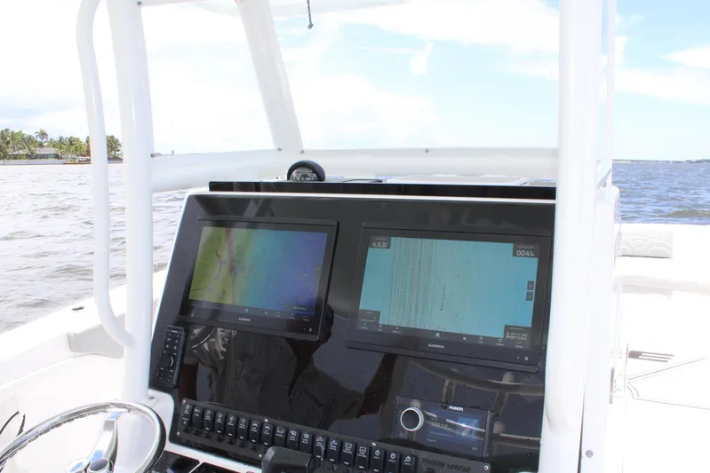  Yacht Photos Pics 2023 Twin Vee - Helm electronics