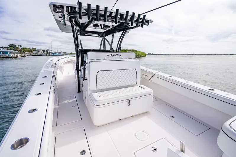  Yacht Photos Pics 2020 SeaHunter 35 Tournament boat interior with seating and rod holders.
