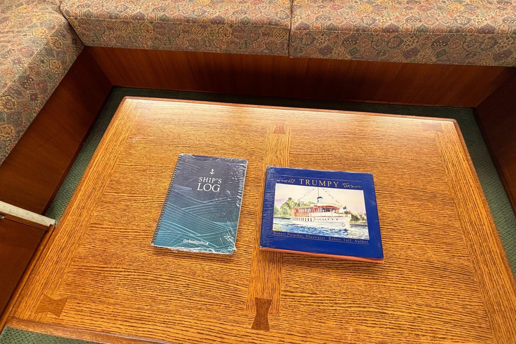 Trumpy 62 - Salon Table