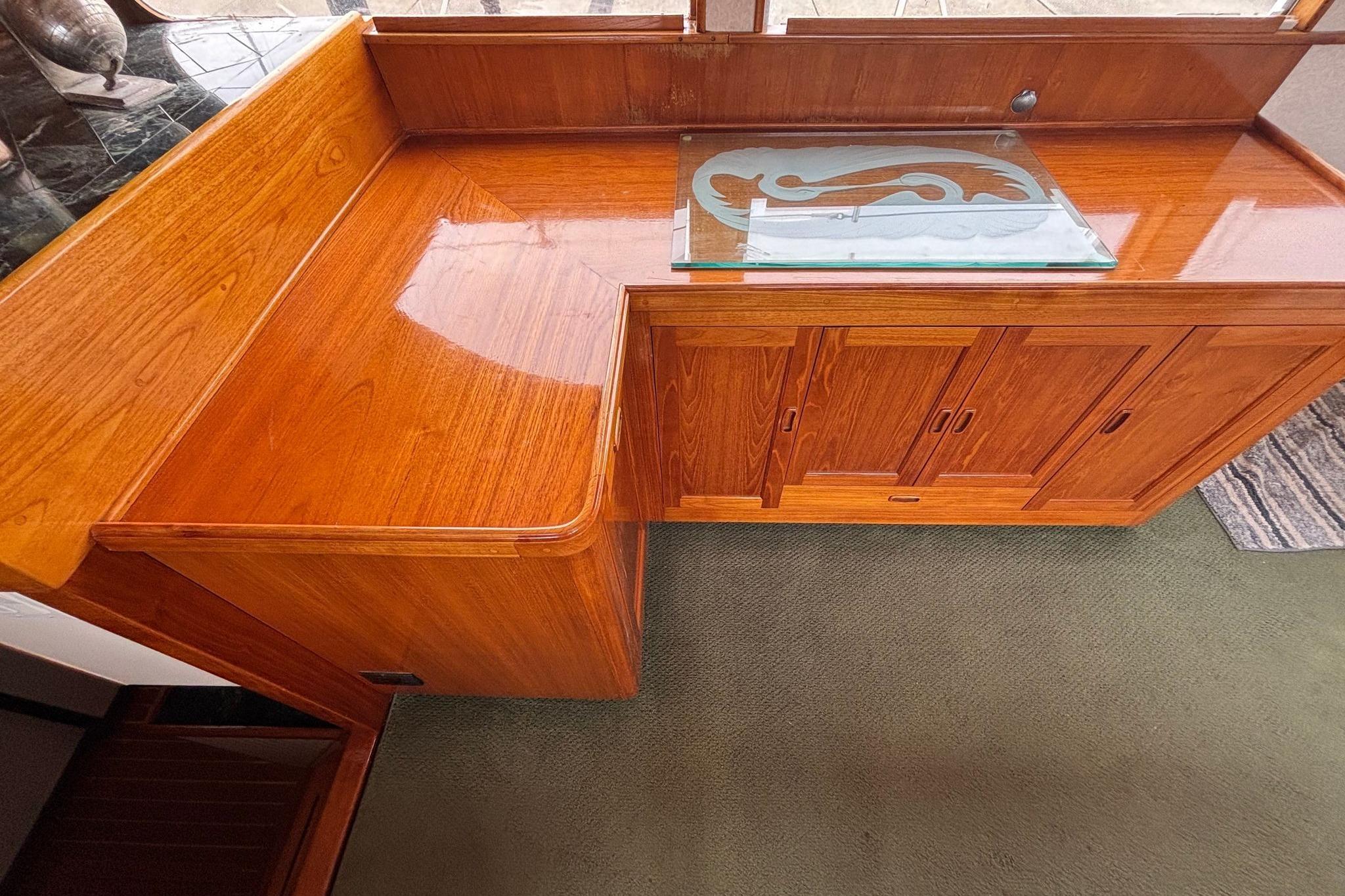 Trumpy 62 - Salon Cabinetry