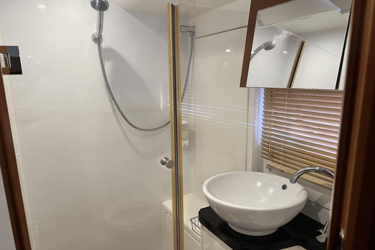 2016 Aquila 48 