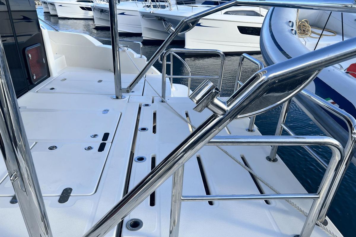 2016 Aquila 48 