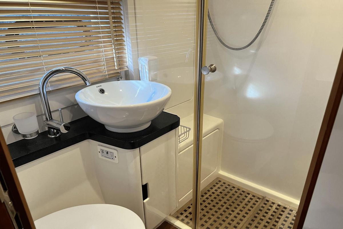 2016 Aquila 48 