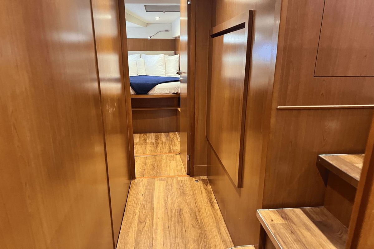 2016 Aquila 48 