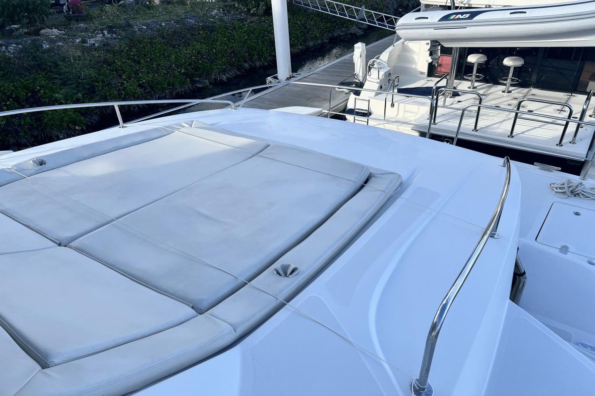 2016 Aquila 48 