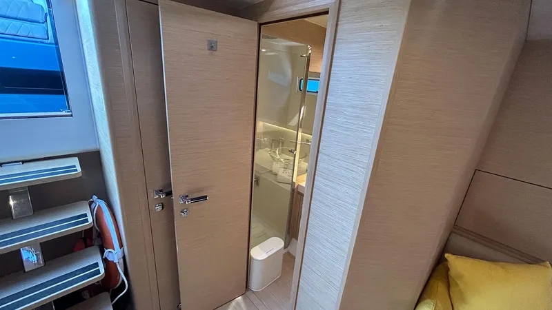  Yacht Photos Pics Interior of 2022 Solaris Power 44 yacht, featuring a modern bathroom and cozy cabin.
