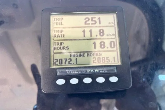 The Riddler Yacht Photos Pics Display screen showing trip fuel, rate, hours, and engine hours for 2009 Tiara Yachts 3600 Open.