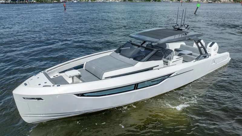  Yacht Photos Pics Limitless Seas XLV 45 yacht, 2025 model, cruising on open water.