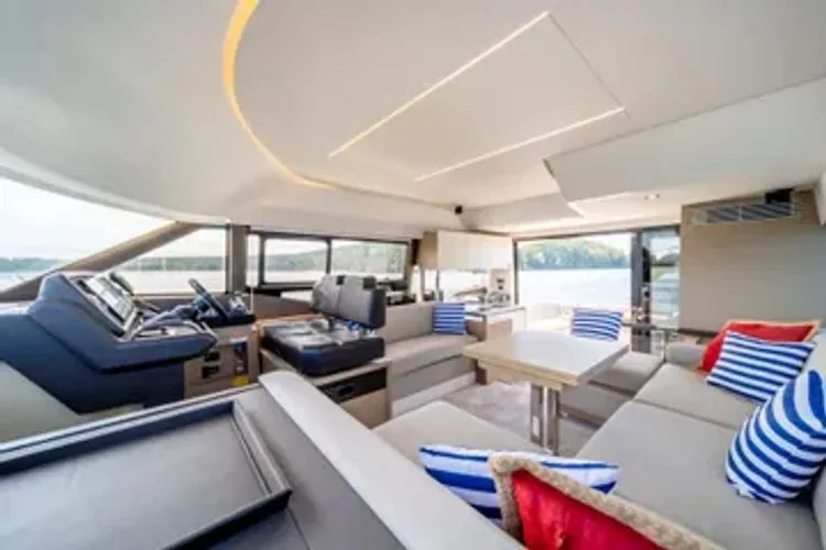 V & A Yacht Photos Pics 2019 Prestige 460 - Image 20