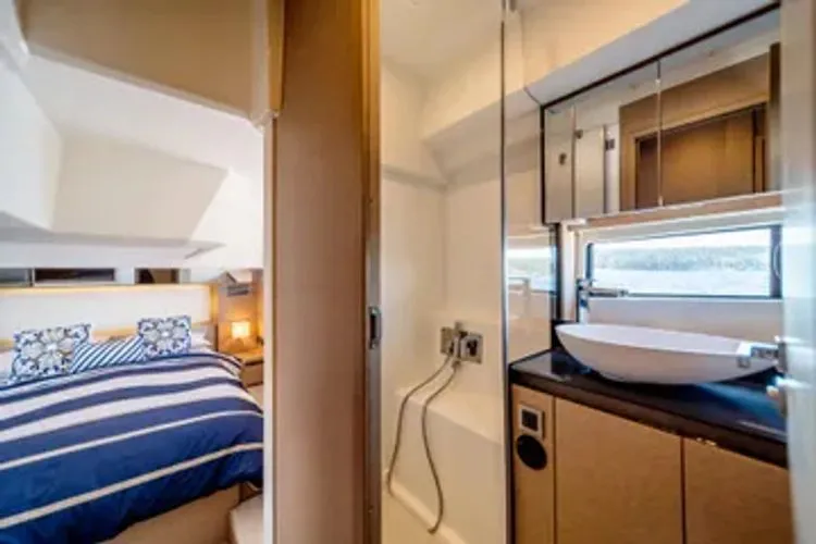 V & A Yacht Photos Pics 2019 Prestige 460 - Image 44