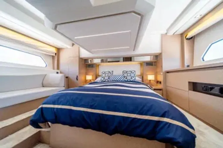 V & A Yacht Photos Pics 2019 Prestige 460 - Image 23