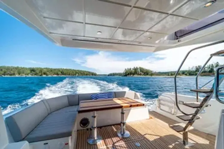 V & A Yacht Photos Pics 2019 Prestige 460 - Image 12