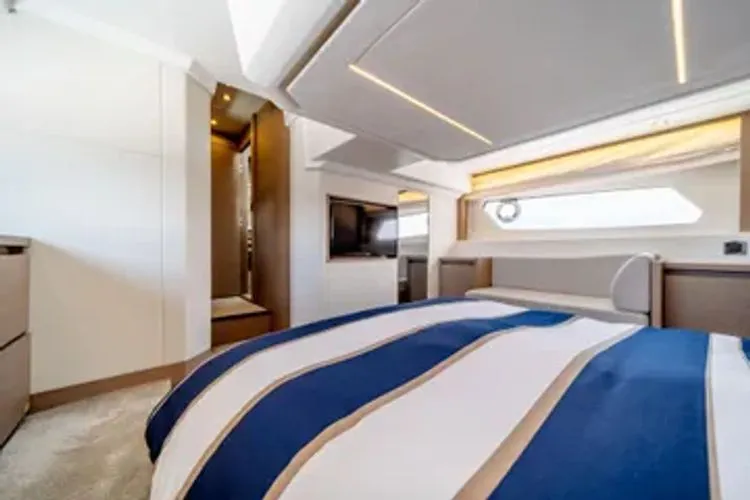 V & A Yacht Photos Pics 2019 Prestige 460 - Image 43