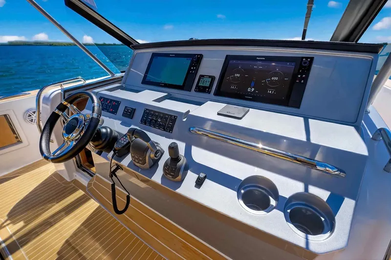 Seaduction Yacht Photos Pics Helm of 2023 Pardo Yachts 43, featuring modern navigation and control systems.