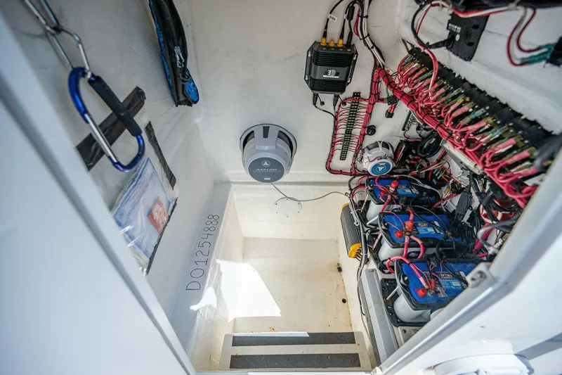 Knotty Hooker Yacht Photos Pics 