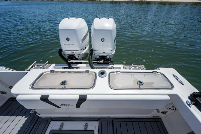 Knotty Hooker Yacht Photos Pics 